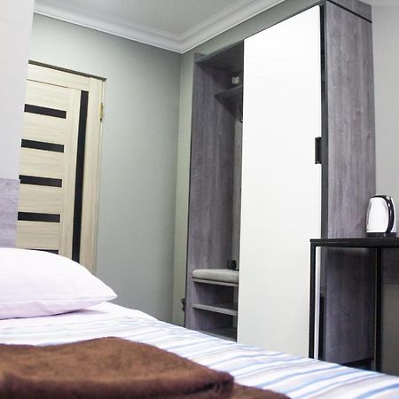 Hotel Tahar Алма Ата Екстериор снимка
