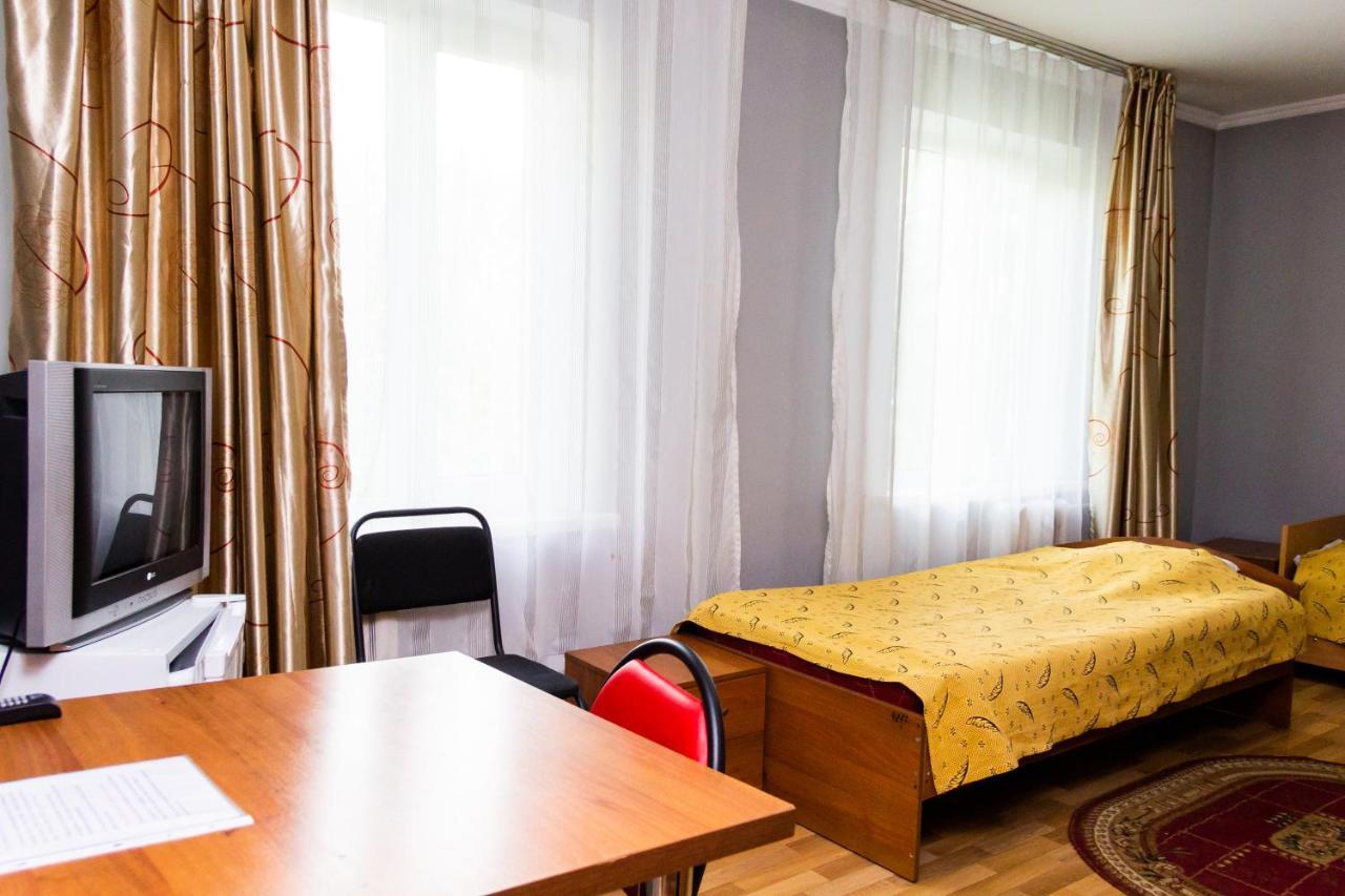 Hotel Tahar Алма Ата Екстериор снимка