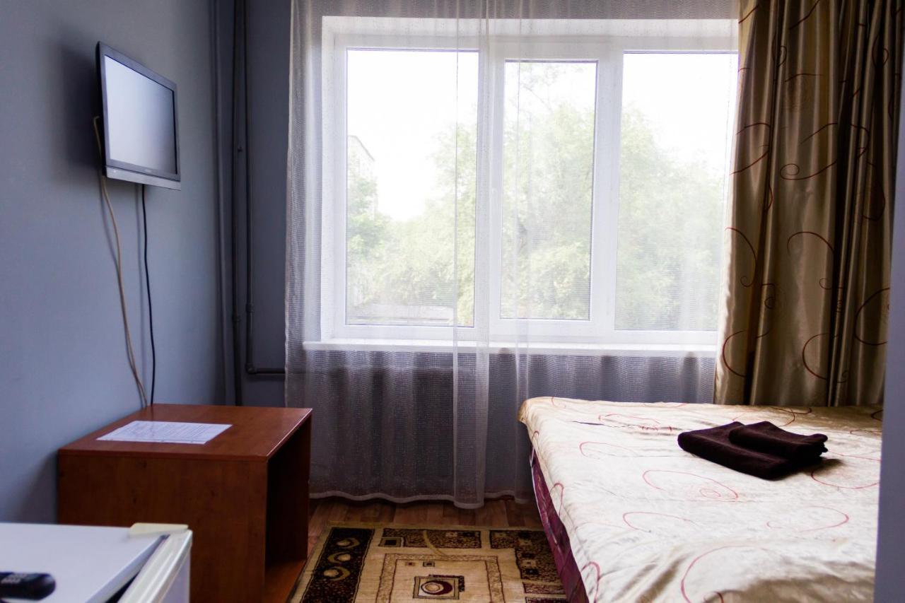 Hotel Tahar Алма Ата Екстериор снимка