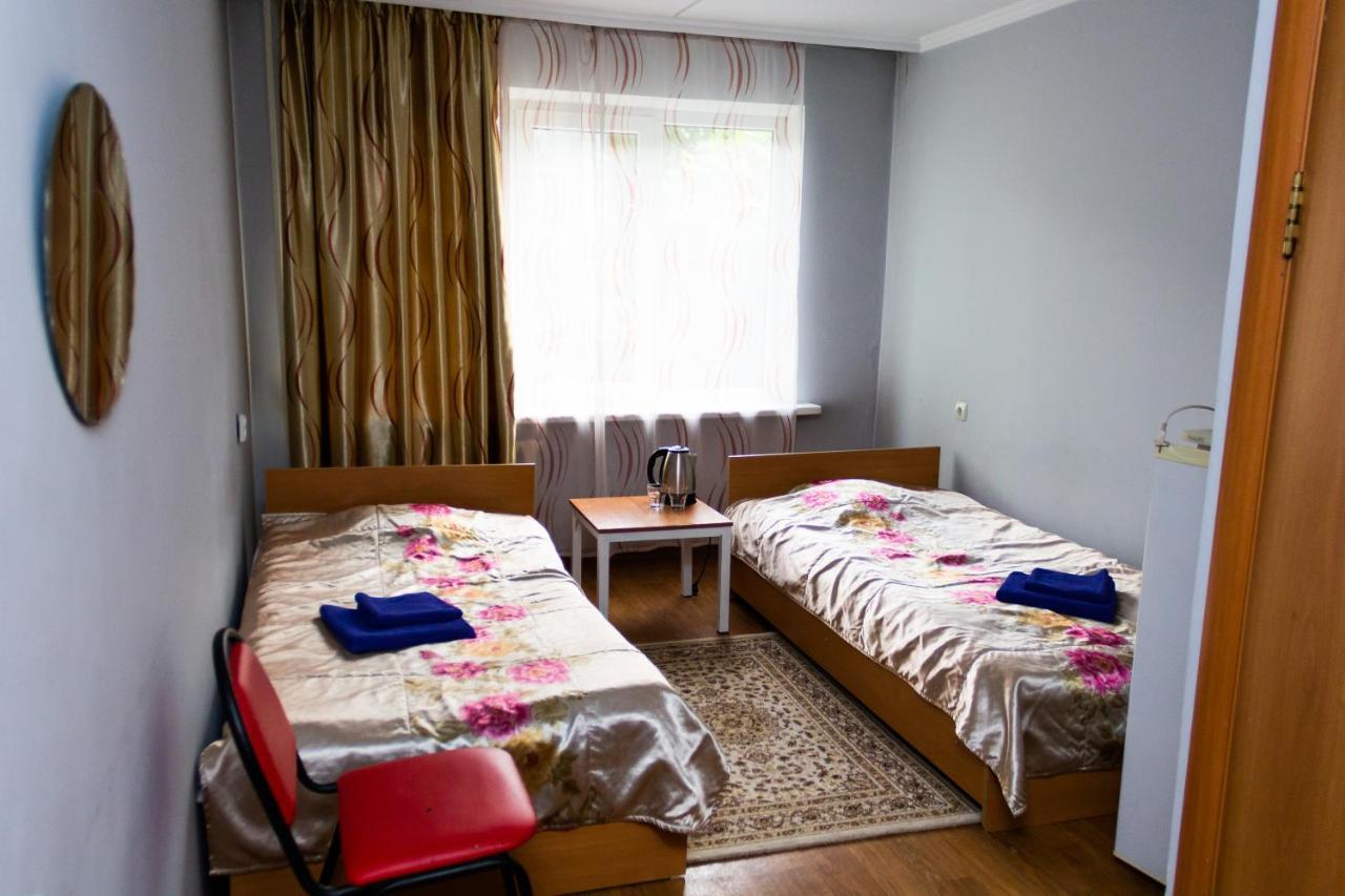 Hotel Tahar Алма Ата Екстериор снимка