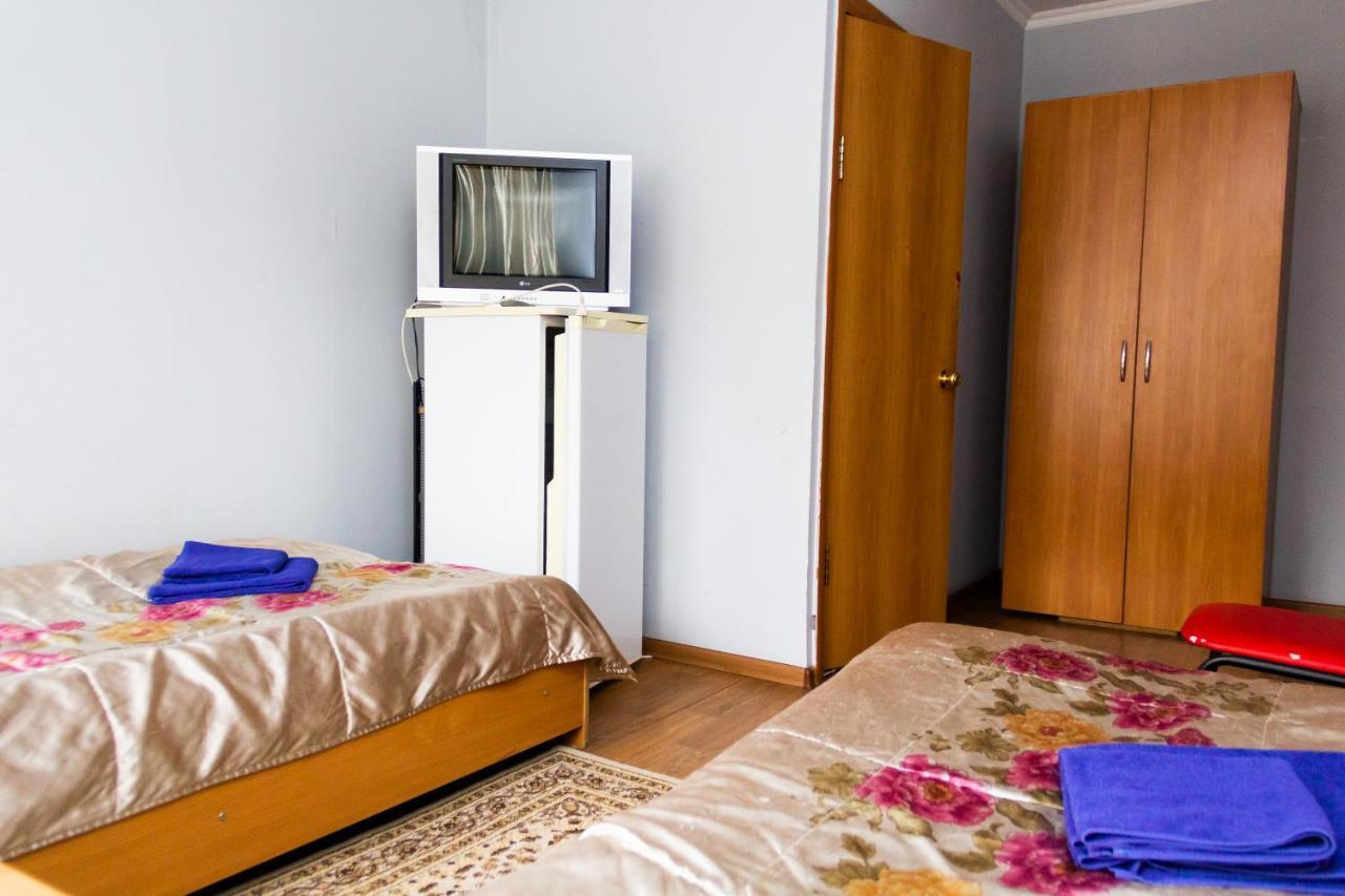 Hotel Tahar Алма Ата Екстериор снимка