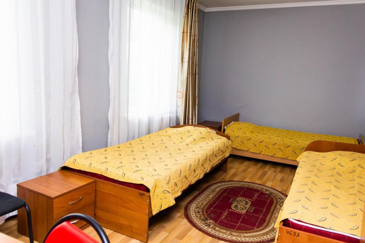 Hotel Tahar Алма Ата Екстериор снимка