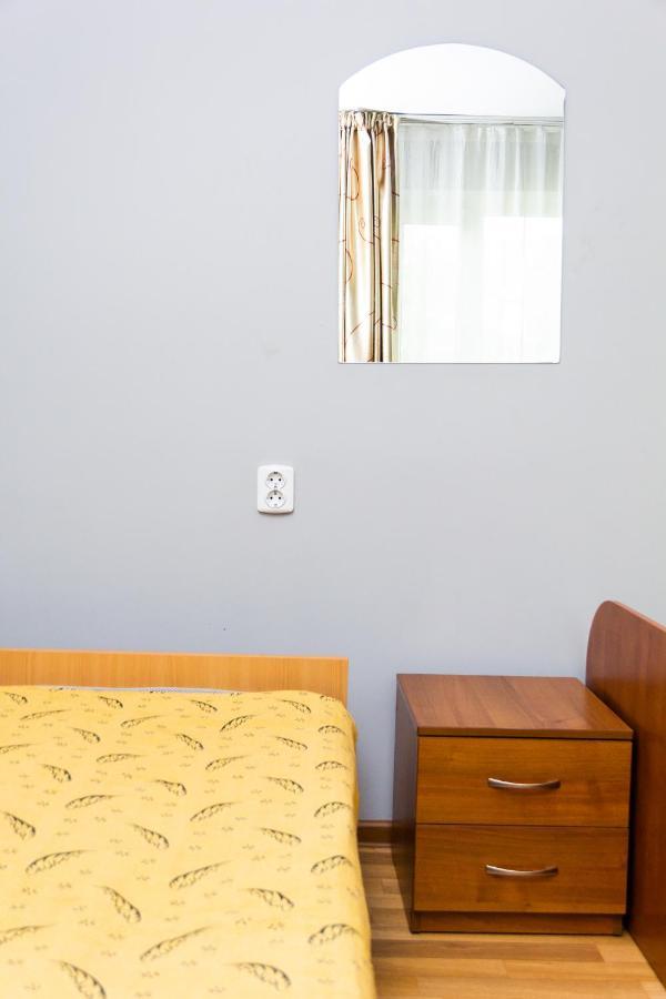Hotel Tahar Алма Ата Екстериор снимка