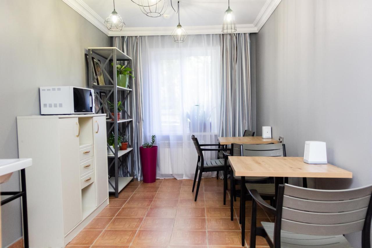 Hotel Tahar Алма Ата Екстериор снимка