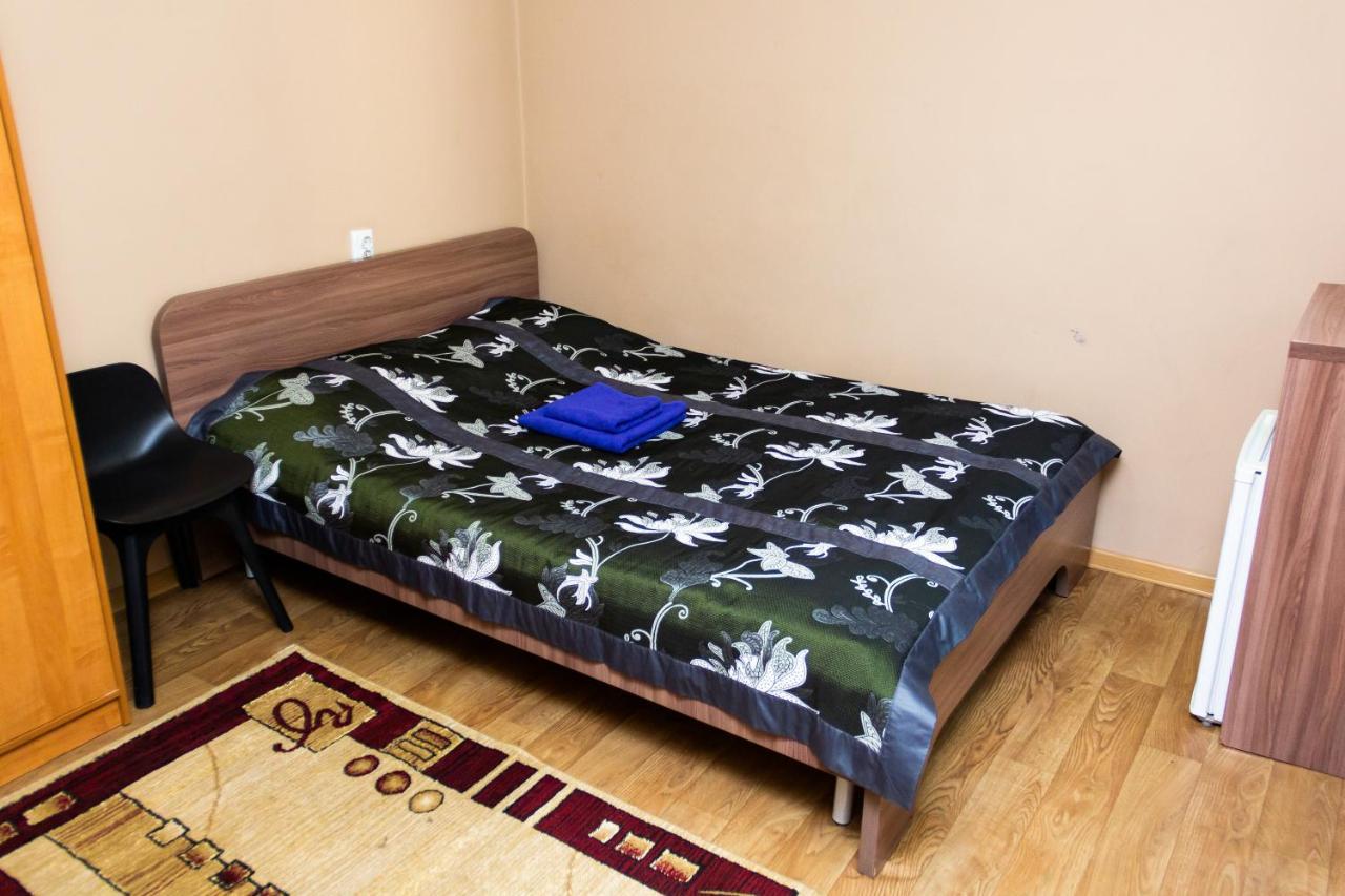 Hotel Tahar Алма Ата Екстериор снимка