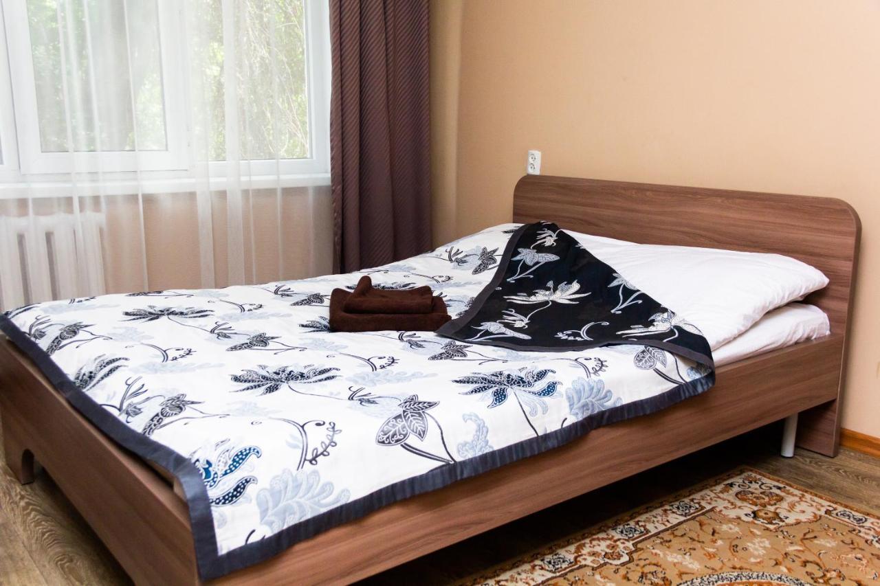 Hotel Tahar Алма Ата Екстериор снимка
