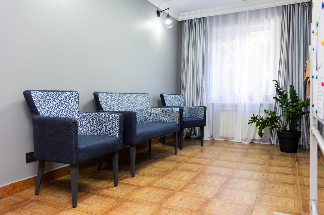 Hotel Tahar Алма Ата Екстериор снимка