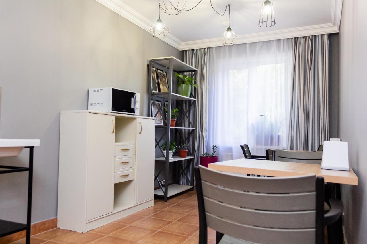 Hotel Tahar Алма Ата Екстериор снимка