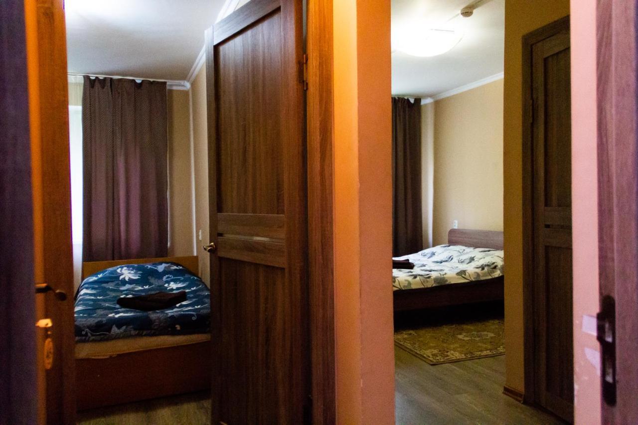 Hotel Tahar Алма Ата Екстериор снимка