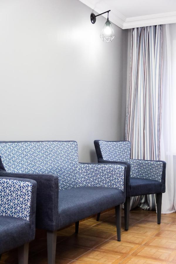 Hotel Tahar Алма Ата Екстериор снимка