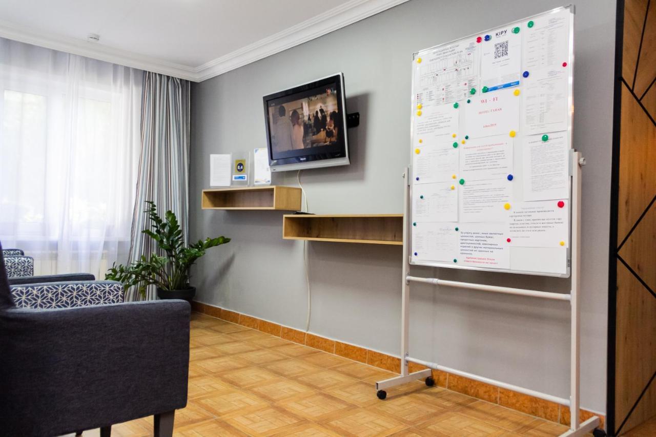 Hotel Tahar Алма Ата Екстериор снимка