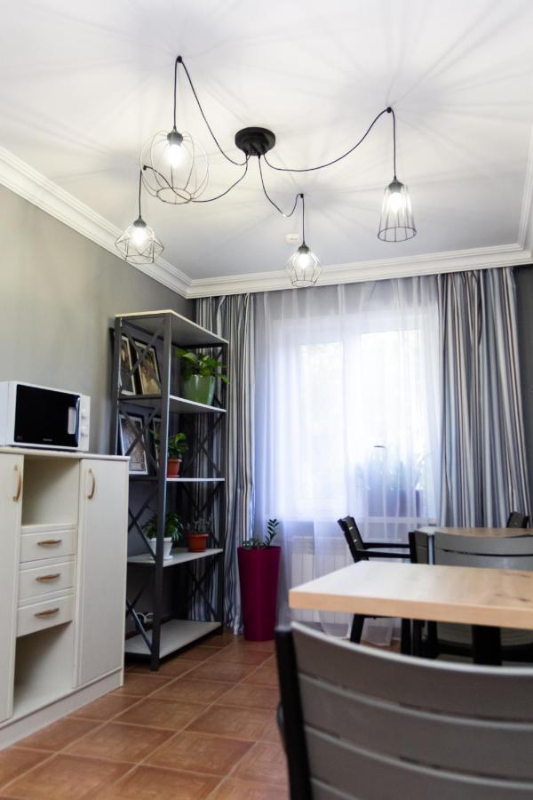 Hotel Tahar Алма Ата Екстериор снимка