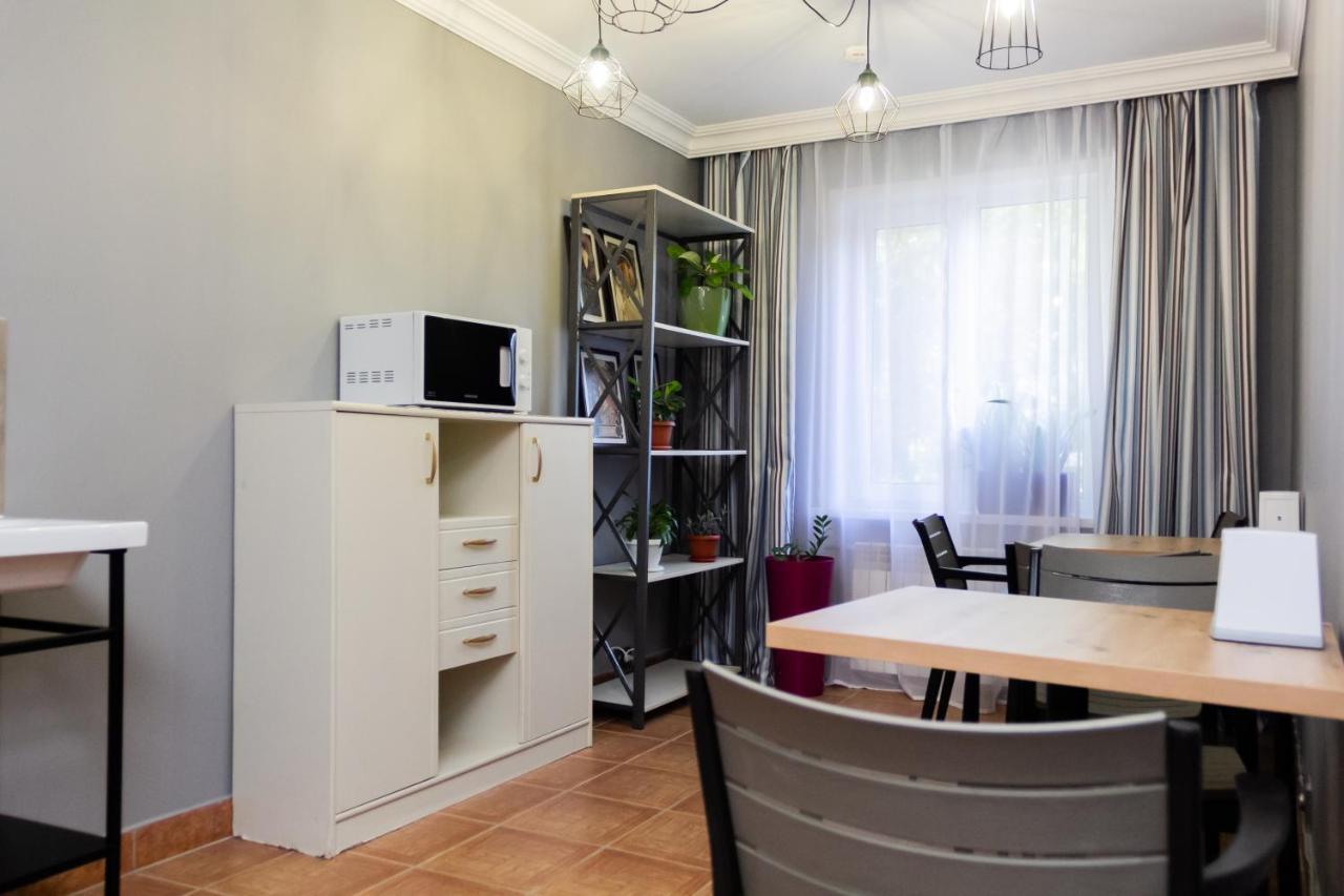 Hotel Tahar Алма Ата Екстериор снимка