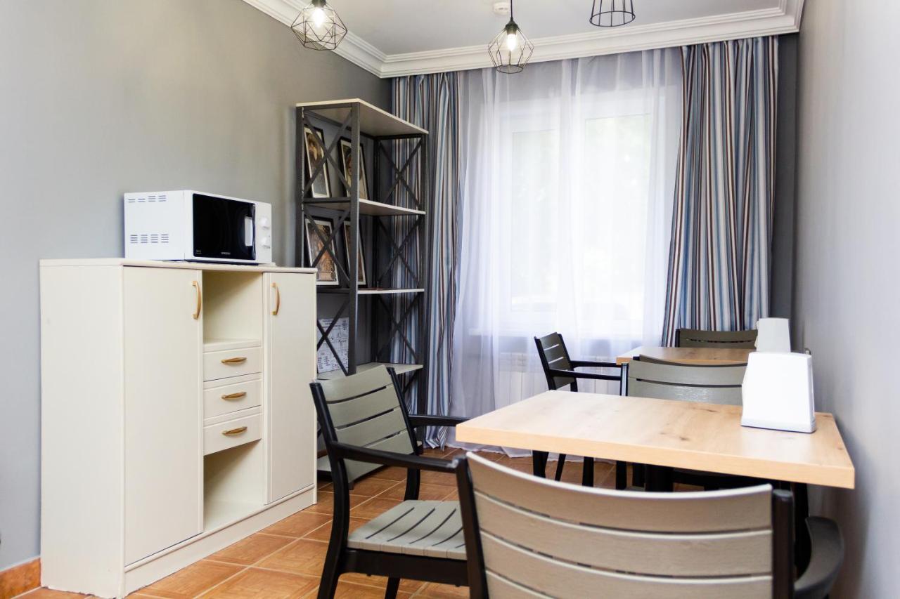 Hotel Tahar Алма Ата Екстериор снимка