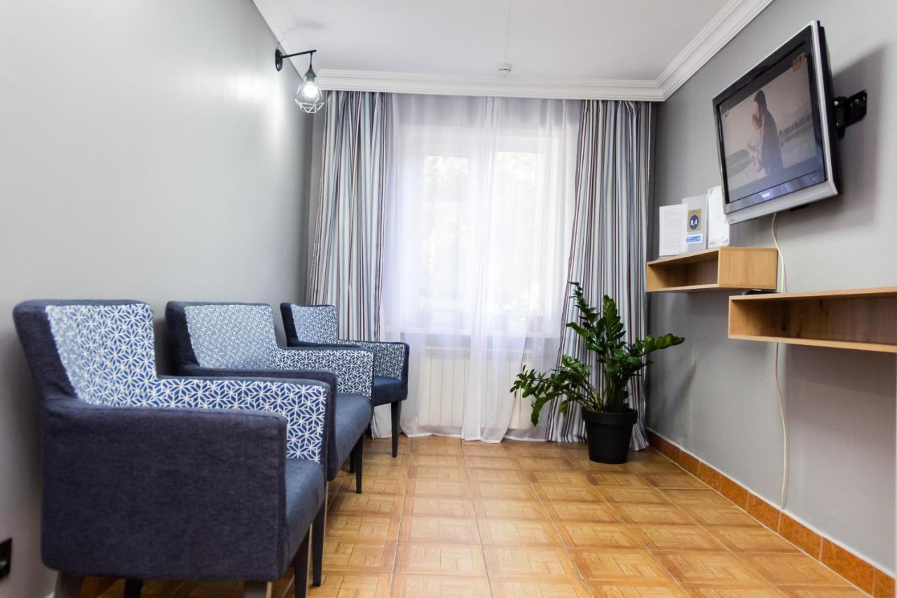 Hotel Tahar Алма Ата Екстериор снимка