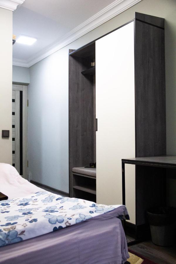 Hotel Tahar Алма Ата Екстериор снимка