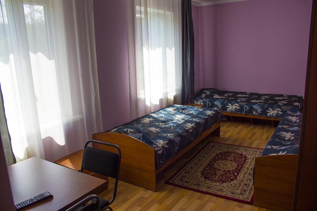 Hotel Tahar Алма Ата Стая снимка