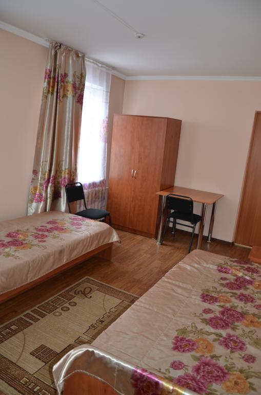 Hotel Tahar Алма Ата Екстериор снимка