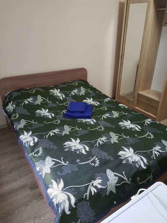 Hotel Tahar Алма Ата Екстериор снимка