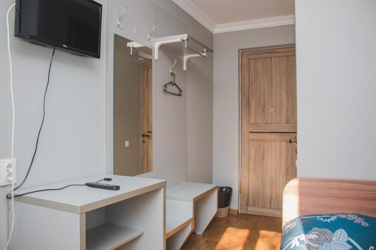 Hotel Tahar Алма Ата Екстериор снимка